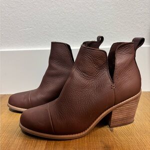Toms Everly Cutout Brown Leather Ankle Boots